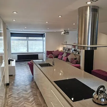 Modern Duplex With Cinema, Sleeps 6! York