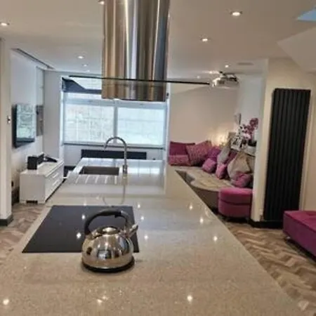 Modern Duplex With Cinema, Sleeps 6! * York