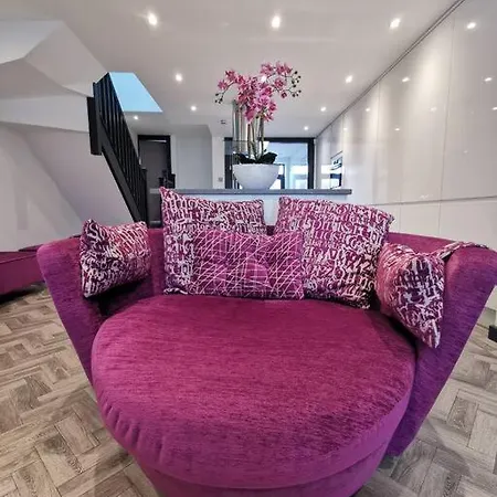 Modern Duplex With Cinema, Sleeps 6! York